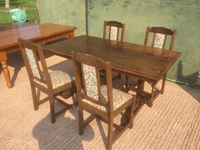 Oak dining table & 4 chairs. 96cm wide x 178cm long x 77cm tall. Chairs are 101cm tall, height to seat base is 50cm.